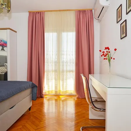 Apartament Lidia *