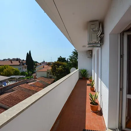 Apartament Lidia *